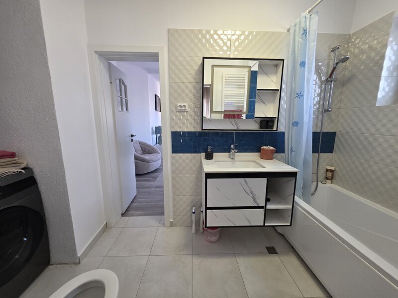 Universitate, 10 minute metrou, pe Armeneasca, renovat complet, centrala,